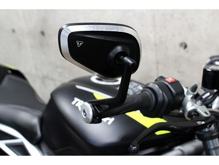 トライアンフ STREET TRIPLE RS メールでお問合せの際は、ronajapan@gmail.com までお気軽にどうぞ! 4