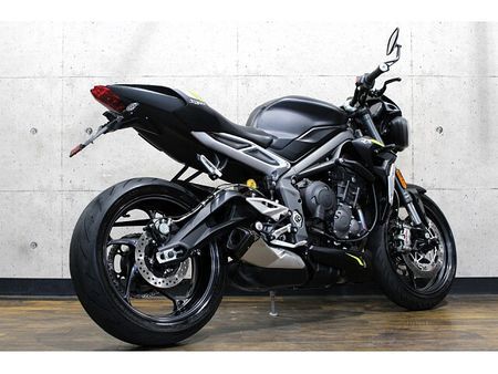 トライアンフ STREET TRIPLE RS メールでお問合せの際は、ronajapan@gmail.com までお気軽にどうぞ! 12