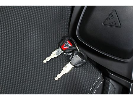 トライアンフ STREET TRIPLE RS メールでお問合せの際は、ronajapan@gmail.com までお気軽にどうぞ! 19