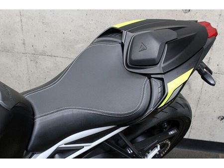 トライアンフ STREET TRIPLE RS メールでお問合せの際は、ronajapan@gmail.com までお気軽にどうぞ! 30