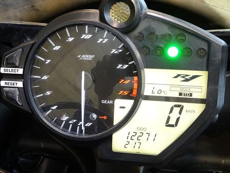 ヤマハ YZF-R1 6