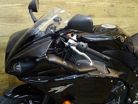 ヤマハ YZF-R1 12