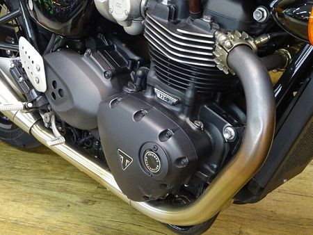 トライアンフ THRUXTON RS 9
