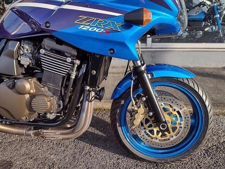 カワサキ ZRX1200S まずはお気軽にお問い合わせください! 14