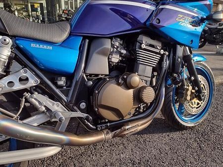 カワサキ ZRX1200S まずはお気軽にお問い合わせください! 17