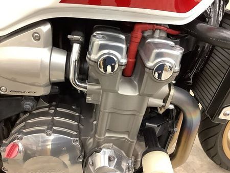 ホンダ CB1300スーパーフォア CB1300スーパーフォア モリワキ政府認証フルエキチタンマフラー装備・フェンダーレス仕様 18