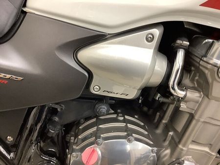 ホンダ CB1300スーパーフォア CB1300スーパーフォア モリワキ政府認証フルエキチタンマフラー装備・フェンダーレス仕様 19