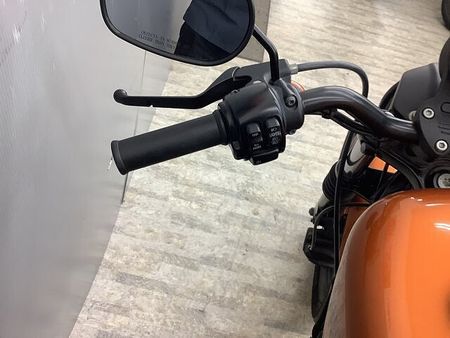 ハーレーダビッドソン XL883N SPORTSTER IRON XL883N スポーツスター アイアン 二人乗り仕様・純正オプションセキュリティ装備!! 24