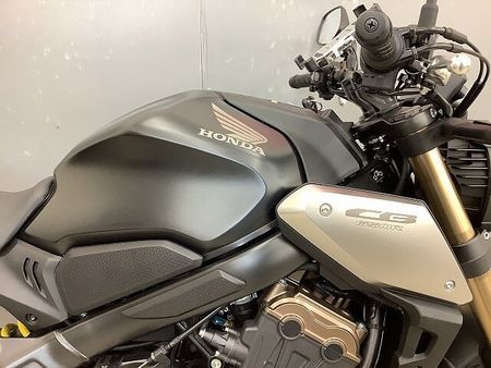 ホンダ CB650R CB650R ワンオーナー・フェンダーレス仕様・カーボン調エンジンカバー・USB装備 19