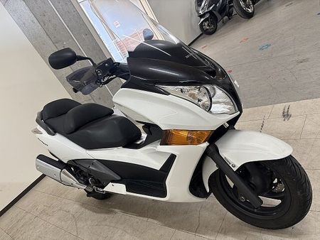 ホンダ シルバーウイング400 Silver Wing GT400 2009年モデル 4