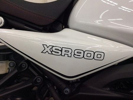 ヤマハ XSR900 XSR900【エンジンスライダー・グリップヒーター・社外マフラー】 32