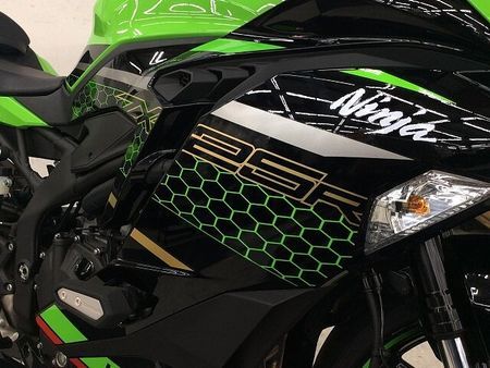 カワサキ ZX-25R Ninja ZX-25R SE【フルカウル4気筒・クイックシフター・走行5,000?未満】 24