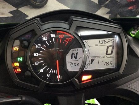 カワサキ ZX-25R NINJA ZX-25R SE【フルカウル4気筒・クイックシフター・USB電源】 10