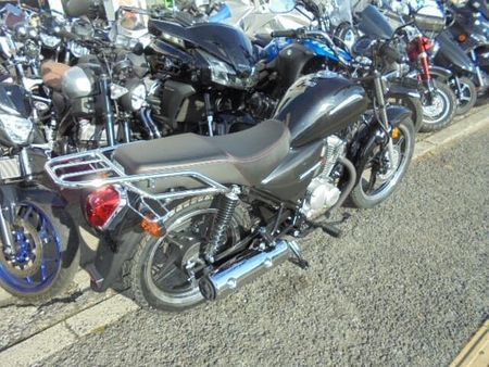 ホンダ CBF125 リアキャリア標準装備 3