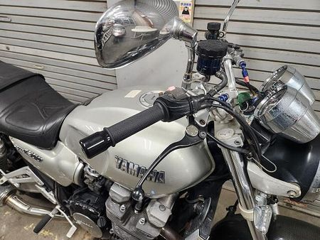 ヤマハ XJR1200 これぞオートバイ!という風格漂う空冷ビッグネイキッド! 6