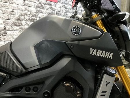 ヤマハ MT-09 【マル得車輛】MT-09 サイドバッグサポート エンジンガード 赤キー有り!! 15