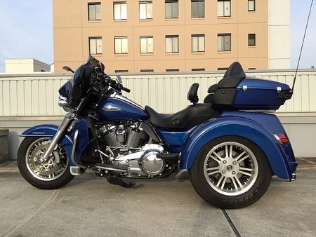 ハーレーダビッドソン FLHTCUTG TRIKE TRIGLIDE ULTRA トライグライドウルトラ マフラー グリップ タンクキャップ !! 2