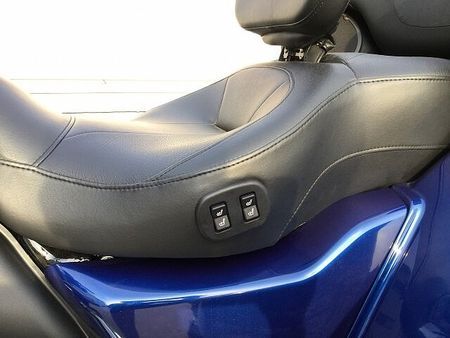 ハーレーダビッドソン FLHTCUTG TRIKE TRIGLIDE ULTRA トライグライドウルトラ マフラー グリップ タンクキャップ !! 32