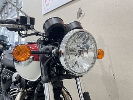 トライアンフ BONNEVILLE T100 ボンネビルT100 2023年モデル 左右バックサポート装備 11