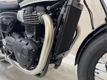トライアンフ BONNEVILLE T100 ボンネビルT100 2023年モデル 左右バックサポート装備 15