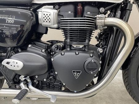 トライアンフ BONNEVILLE T100 ボンネビルT100 2023年モデル 左右バックサポート装備 16