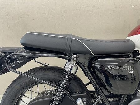 トライアンフ BONNEVILLE T100 ボンネビルT100 2023年モデル 左右バックサポート装備 20