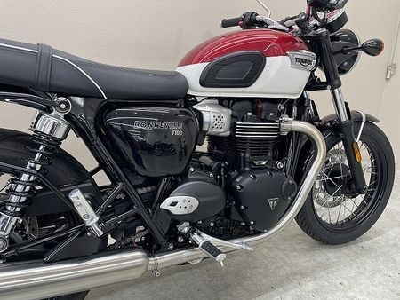 トライアンフ BONNEVILLE T100 ボンネビルT100 2023年モデル 左右バックサポート装備 21