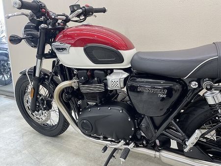 トライアンフ BONNEVILLE T100 ボンネビルT100 2023年モデル 左右バックサポート装備 28