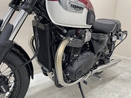 トライアンフ BONNEVILLE T100 ボンネビルT100 2023年モデル 左右バックサポート装備 33