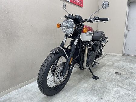 トライアンフ BONNEVILLE T100 ボンネビルT100 2023年モデル 左右バックサポート装備 5