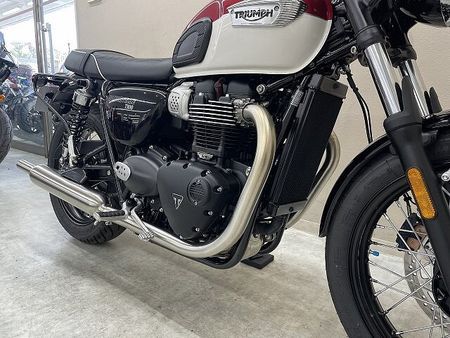 トライアンフ BONNEVILLE T100 ボンネビルT100 2023年モデル 左右バックサポート装備 9