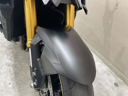 スズキ GSX-S1000 GSX-S1000 2022年モデル OVER製スライダー ヨシムラ製エンジンガード デイ 12