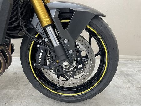 スズキ GSX-S1000 GSX-S1000 2022年モデル OVER製スライダー ヨシムラ製エンジンガード デイ 13
