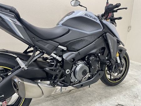 スズキ GSX-S1000 GSX-S1000 2022年モデル OVER製スライダー ヨシムラ製エンジンガード デイ 23