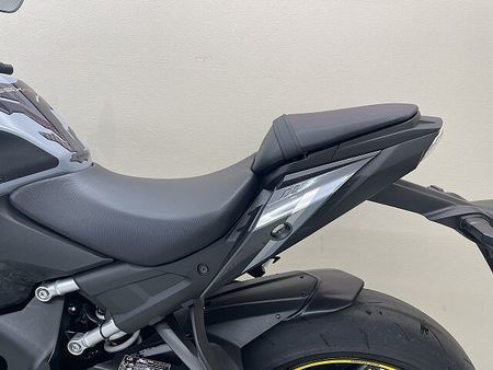スズキ GSX-S1000 GSX-S1000 2022年モデル OVER製スライダー ヨシムラ製エンジンガード デイ 27