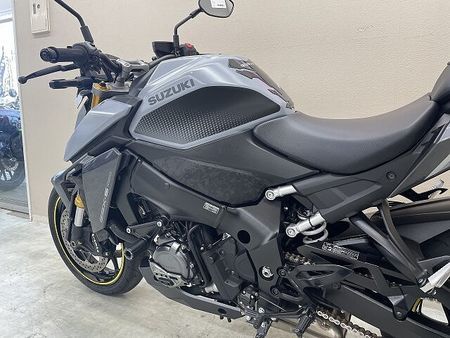 スズキ GSX-S1000 GSX-S1000 2022年モデル OVER製スライダー ヨシムラ製エンジンガード デイ 29