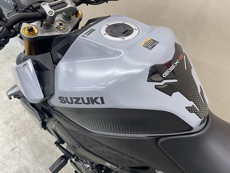 スズキ GSX-S1000 GSX-S1000 2022年モデル OVER製スライダー ヨシムラ製エンジンガード デイ 30