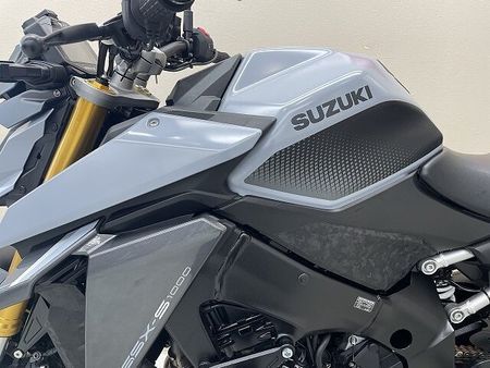 スズキ GSX-S1000 GSX-S1000 2022年モデル OVER製スライダー ヨシムラ製エンジンガード デイ 31