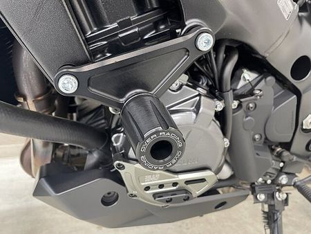 スズキ GSX-S1000 GSX-S1000 2022年モデル OVER製スライダー ヨシムラ製エンジンガード デイ 33