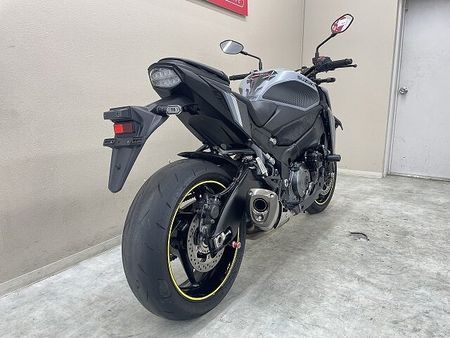スズキ GSX-S1000 GSX-S1000 2022年モデル OVER製スライダー ヨシムラ製エンジンガード デイ 4