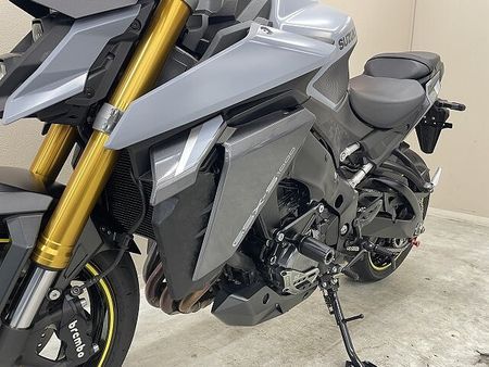 スズキ GSX-S1000 GSX-S1000 2022年モデル OVER製スライダー ヨシムラ製エンジンガード デイ 35