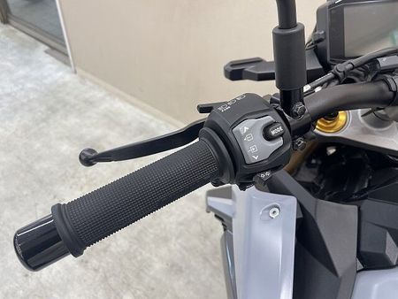 スズキ GSX-S1000 GSX-S1000 2022年モデル OVER製スライダー ヨシムラ製エンジンガード デイ 40