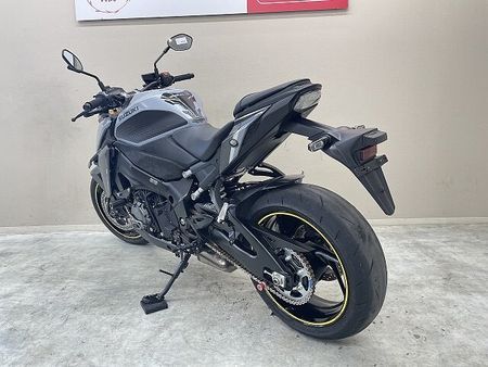 スズキ GSX-S1000 GSX-S1000 2022年モデル OVER製スライダー ヨシムラ製エンジンガード デイ 6