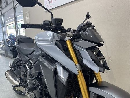 スズキ GSX-S1000 GSX-S1000 2022年モデル OVER製スライダー ヨシムラ製エンジンガード デイ 8