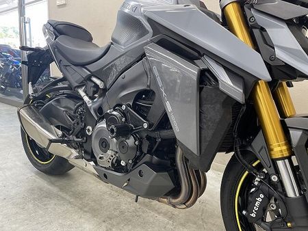 スズキ GSX-S1000 GSX-S1000 2022年モデル OVER製スライダー ヨシムラ製エンジンガード デイ 9