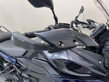 ヤマハ MT-09 トレーサー トレイサー900 エンジンガード GIVI製サイドパニア装備 17