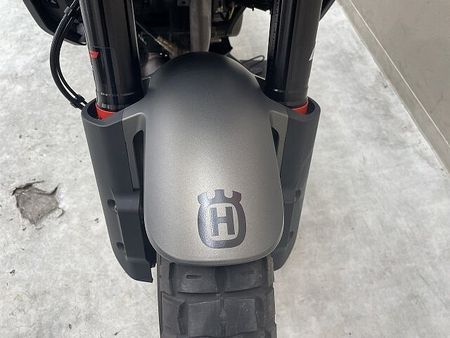 ハスクバーナ SVARTPILEN 401 スヴァルトピレン401 2024年現行モデル ワンオーナー ライトガード装備 12