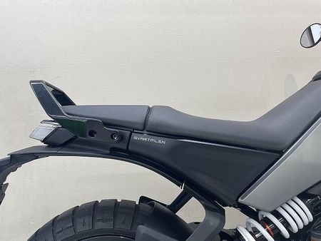 ハスクバーナ SVARTPILEN 401 スヴァルトピレン401 2024年現行モデル ワンオーナー ライトガード装備 19