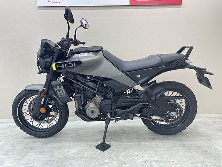ハスクバーナ SVARTPILEN 401 スヴァルトピレン401 2024年現行モデル ワンオーナー ライトガード装備 3