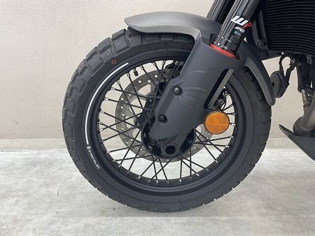 ハスクバーナ SVARTPILEN 401 スヴァルトピレン401 2024年現行モデル ワンオーナー ライトガード装備 32